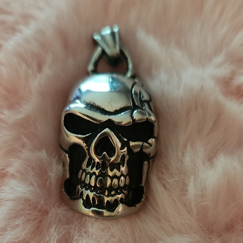 STAINLESS STEEL Cracked Head Skull Pendant